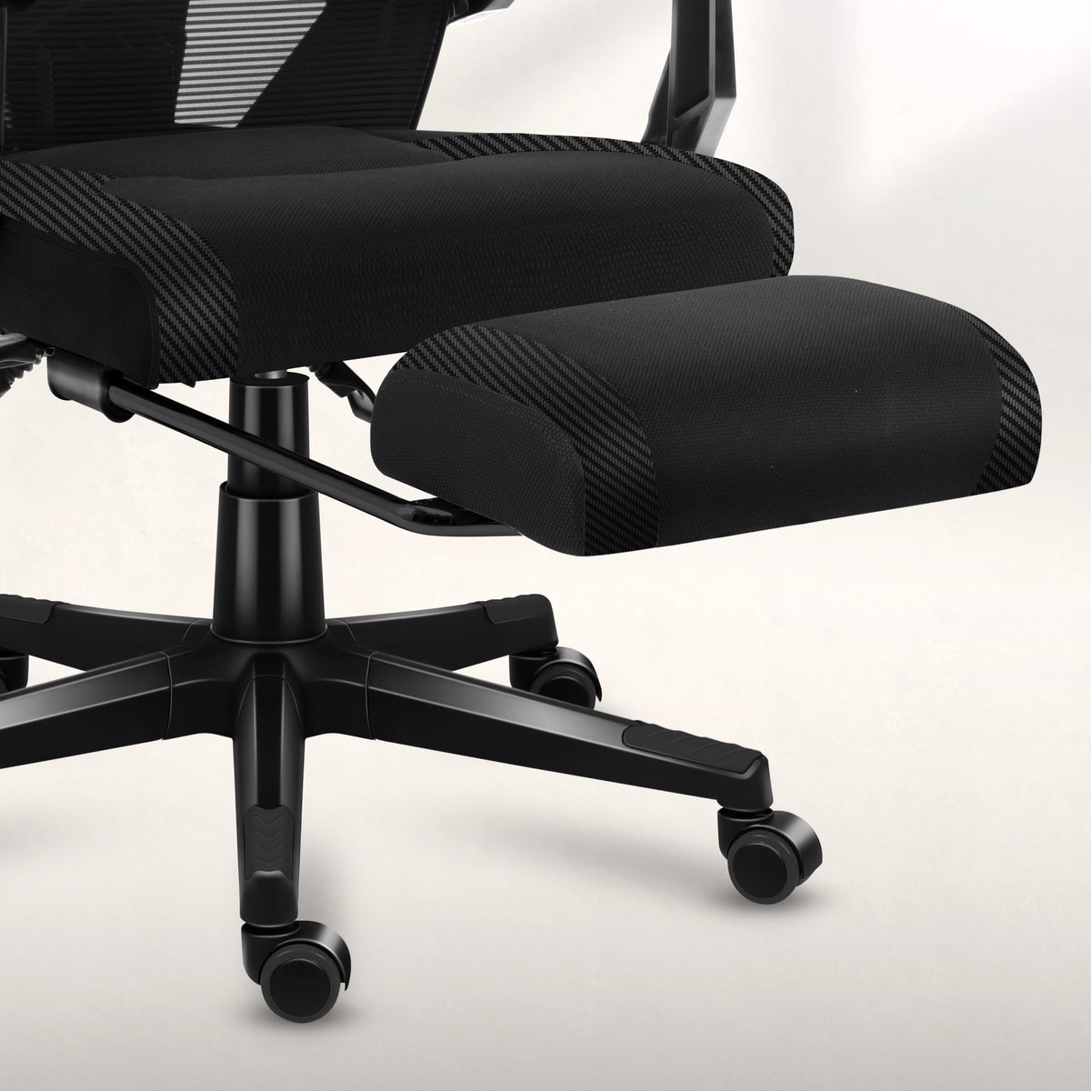 TitanPad – retractable footrest