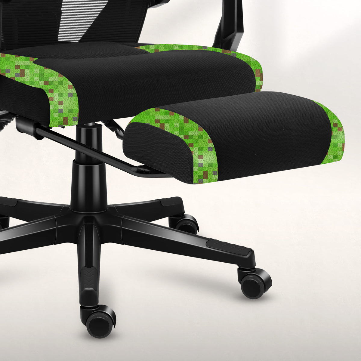 TitanPad – retractable footrest