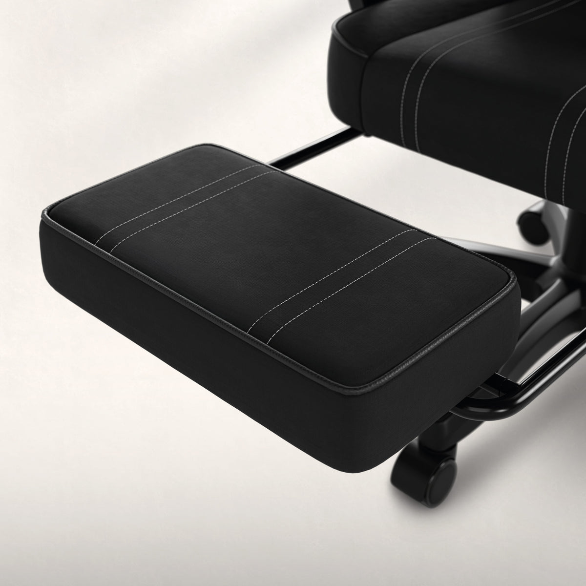 Fold-out footrest