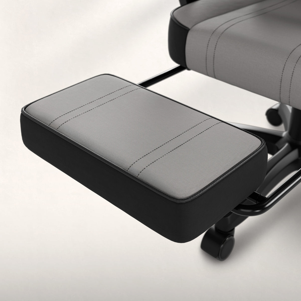 Fold-out footrest