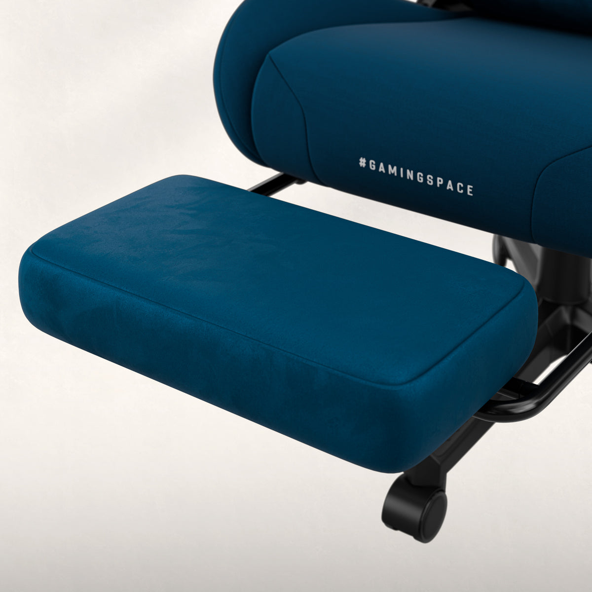 Retractable footrest