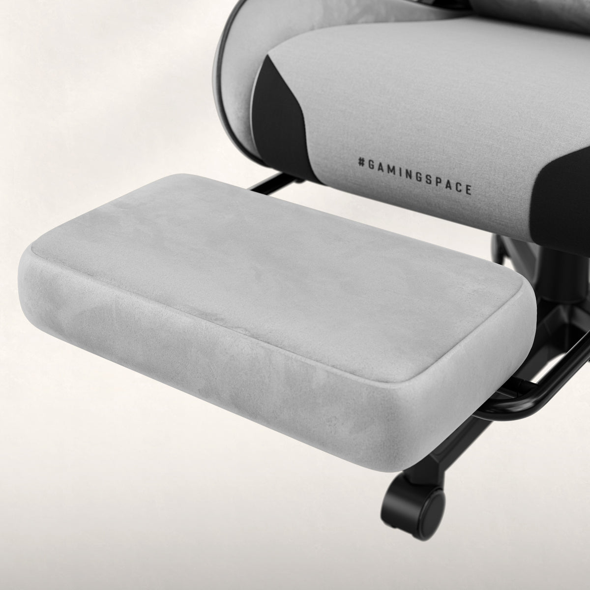 Retractable footrest