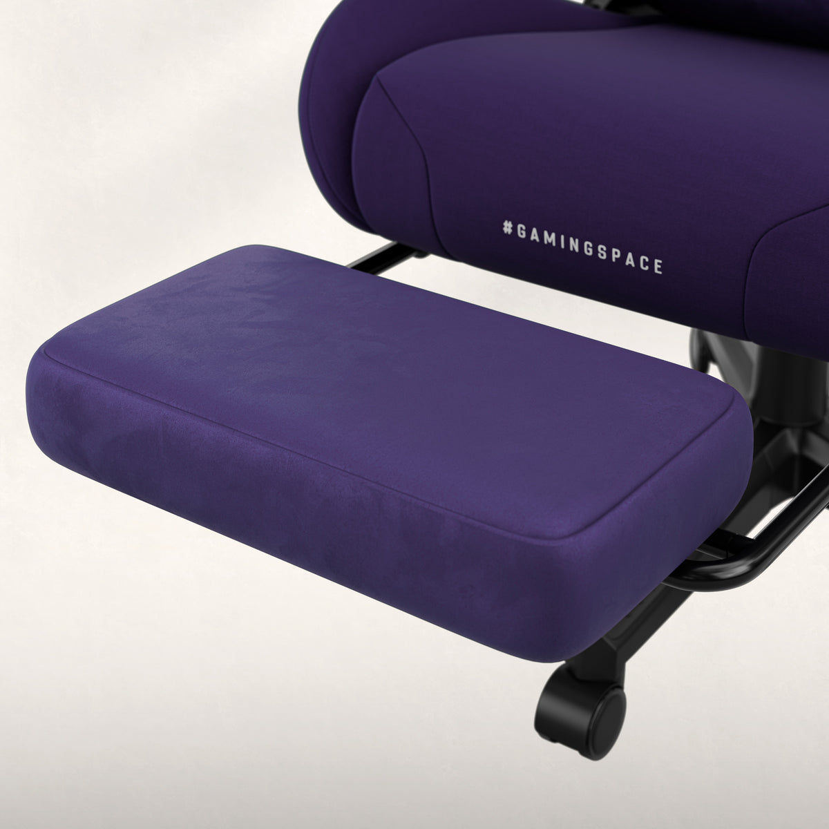 Retractable footrest