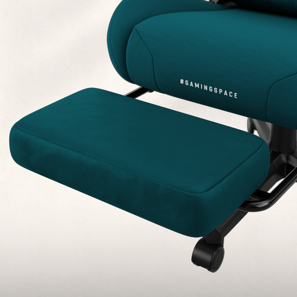 Retractable footrest
