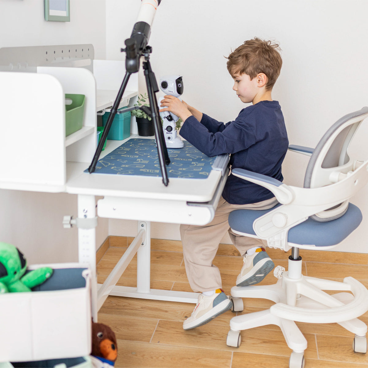 A desk that grows with your child