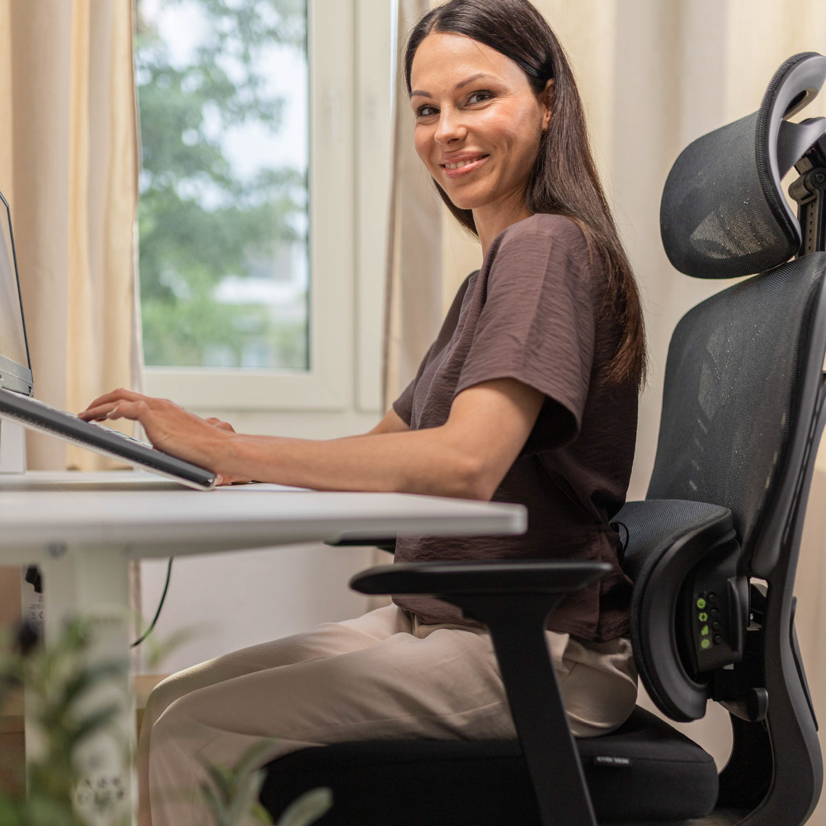 Mark Adler Visioner 6.1 Black massage office chair